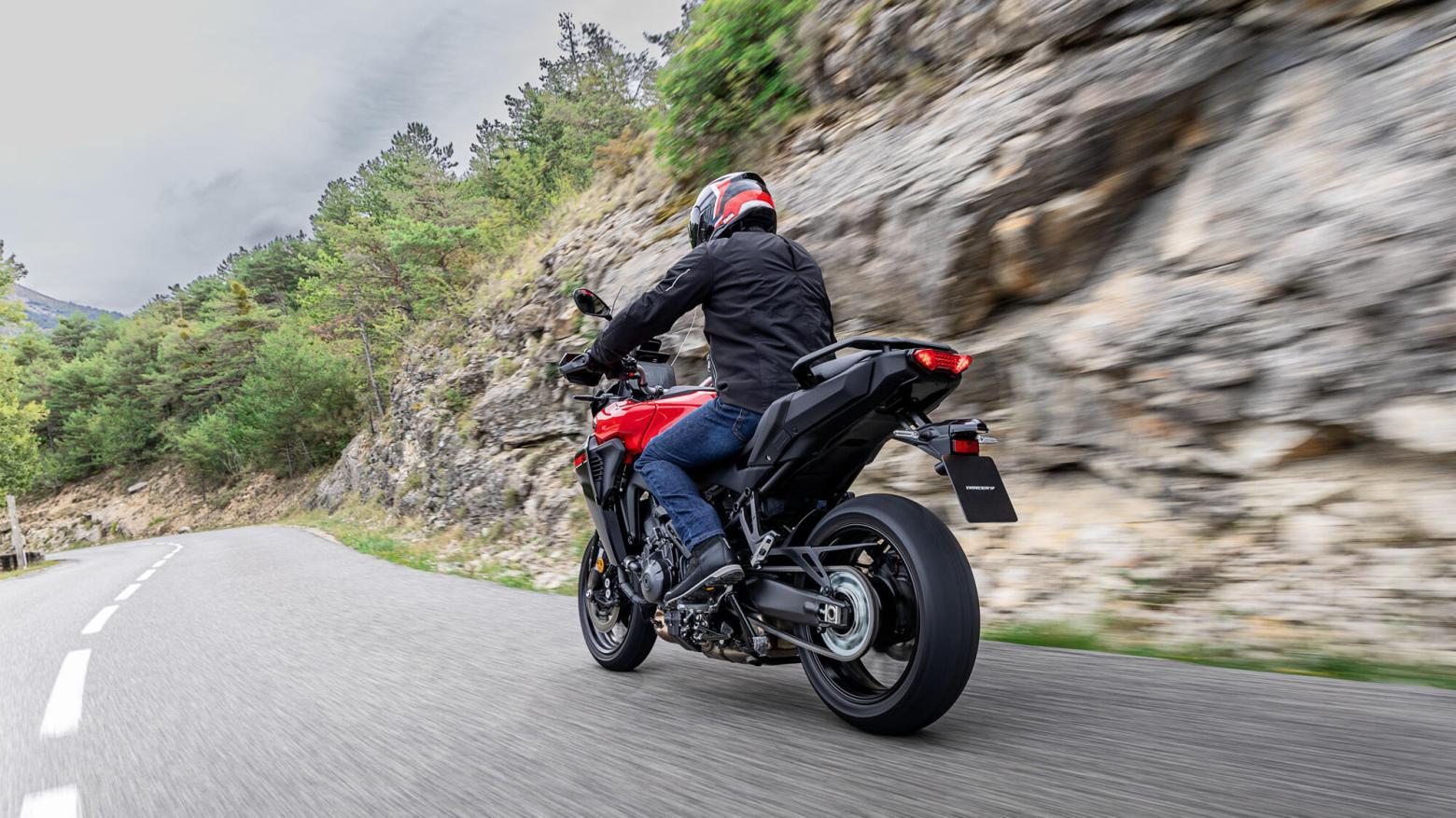 Yamaha TRACER 9 Y-AMT - 119hp, 93Nm tork, 250 km/h en yüksek hız