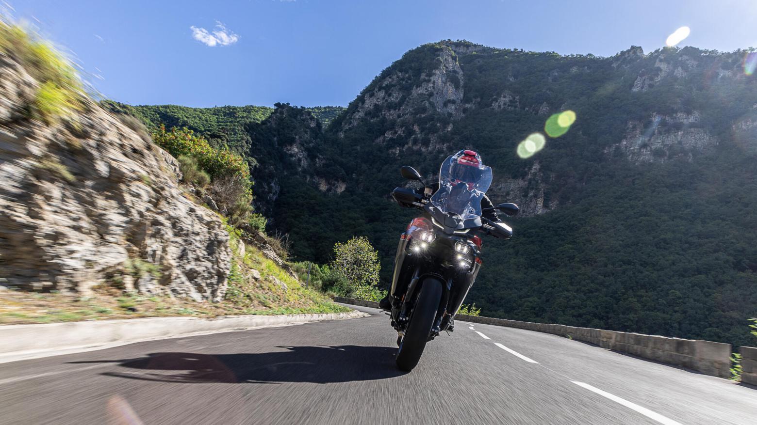 Yamaha TRACER 9 Y-AMT - 119hp, 93Nm tork, 250 km/h en yüksek hız