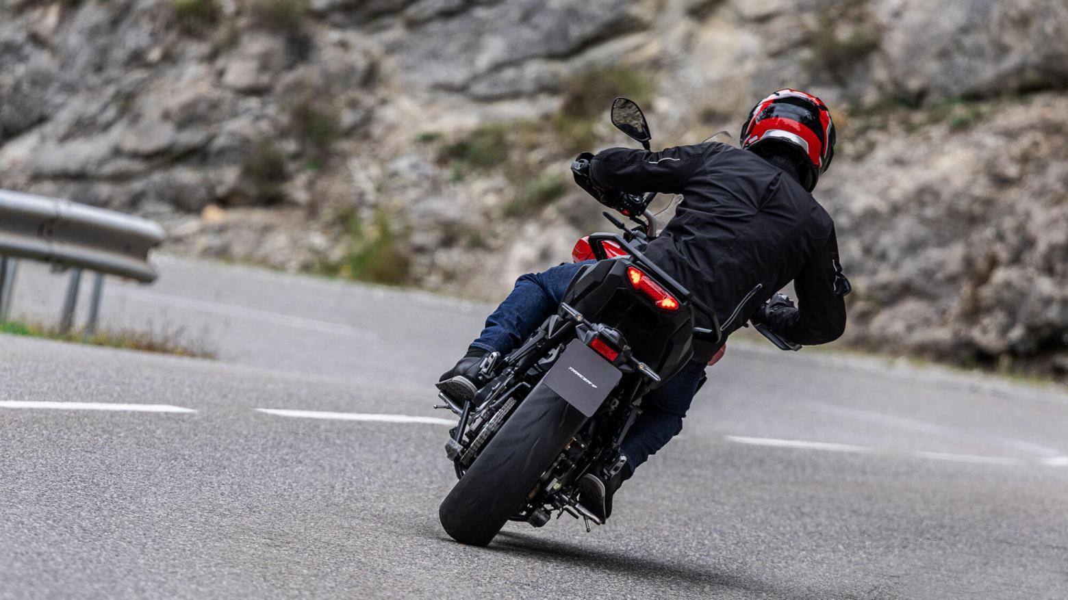 Yamaha TRACER 9 Y-AMT - 119hp, 93Nm tork, 250 km/h en yüksek hız