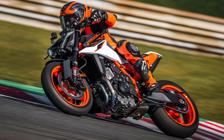 2026 KTM 990 Duke R - 125hp, 103Nm tork, 238 km/h en yüksek hız