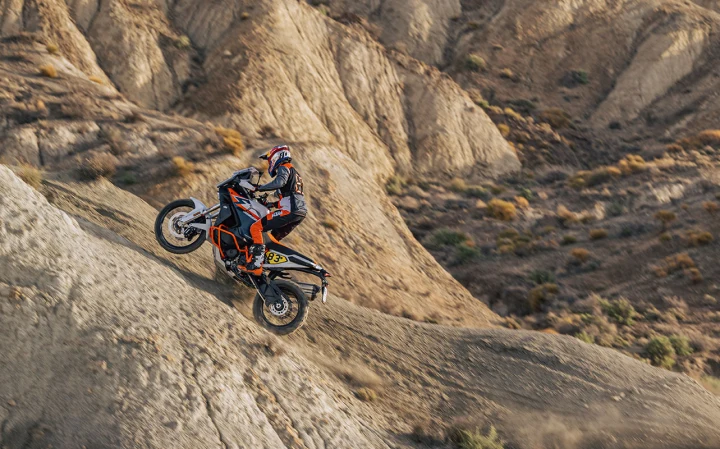  KTM 1390 Super Adventure R - 172hp, 145Nm tork, 250 km/h en yüksek hız