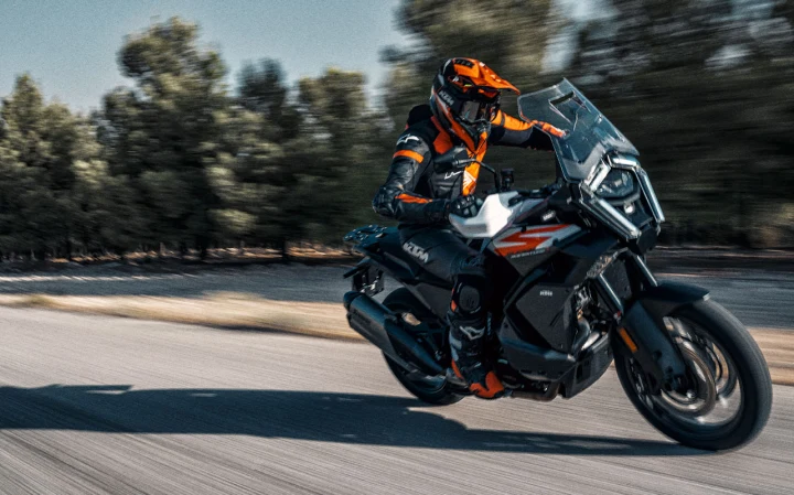  KTM 1390 Super Adventure S - 170hp, 145Nm tork, 250 km/h en yüksek hız
