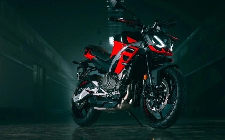 Aprilia TUONO 457 side profile