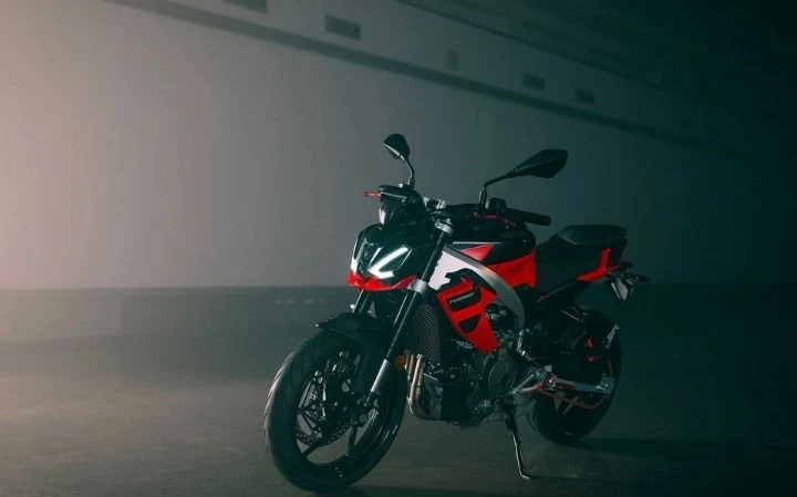 Aprilia TUONO 457 front view
