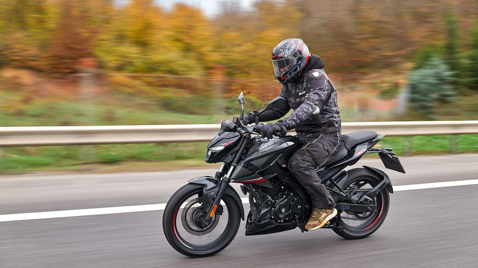 Bajaj Pulsar N 250 - 22.5hp, 21.5Nm tork, 143 km/h en yüksek hız
