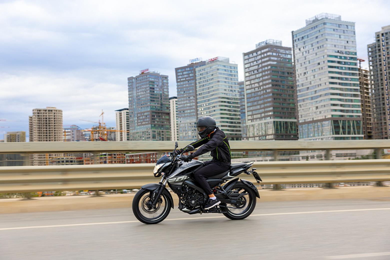 Bajaj Pulsar NS 200 - 24.4hp, 18.3Nm tork, 145 km/h en yüksek hız