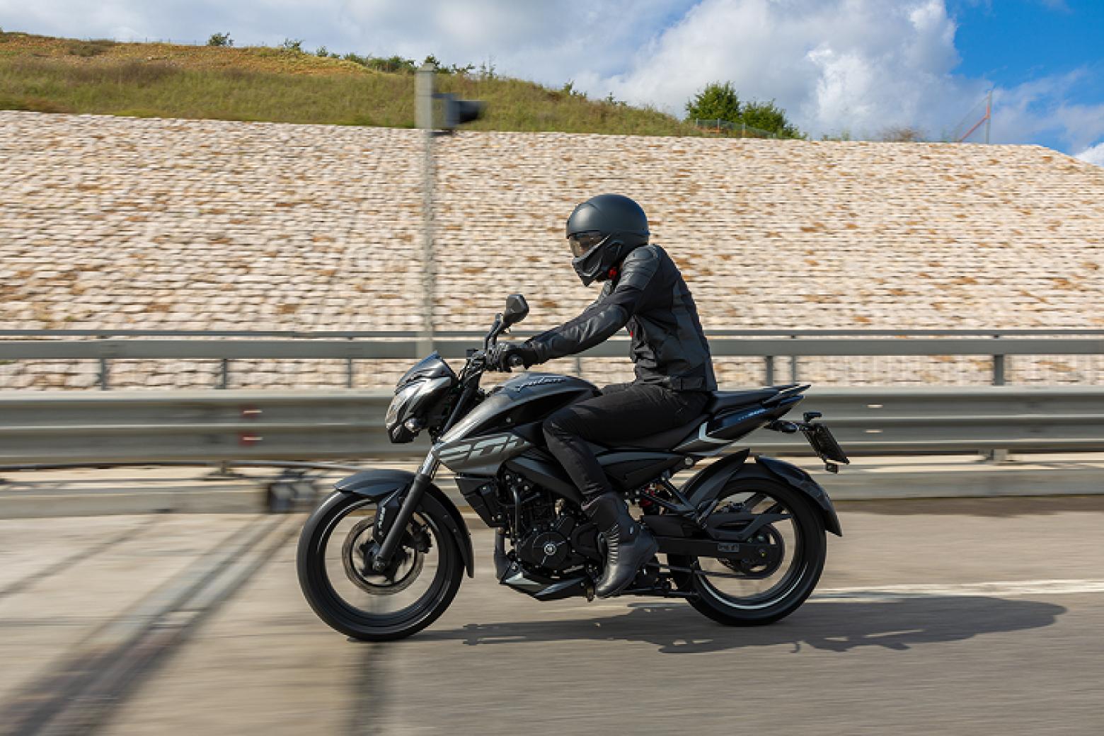 Bajaj Pulsar NS 200 - 24.4hp, 18.3Nm tork, 145 km/h en yüksek hız