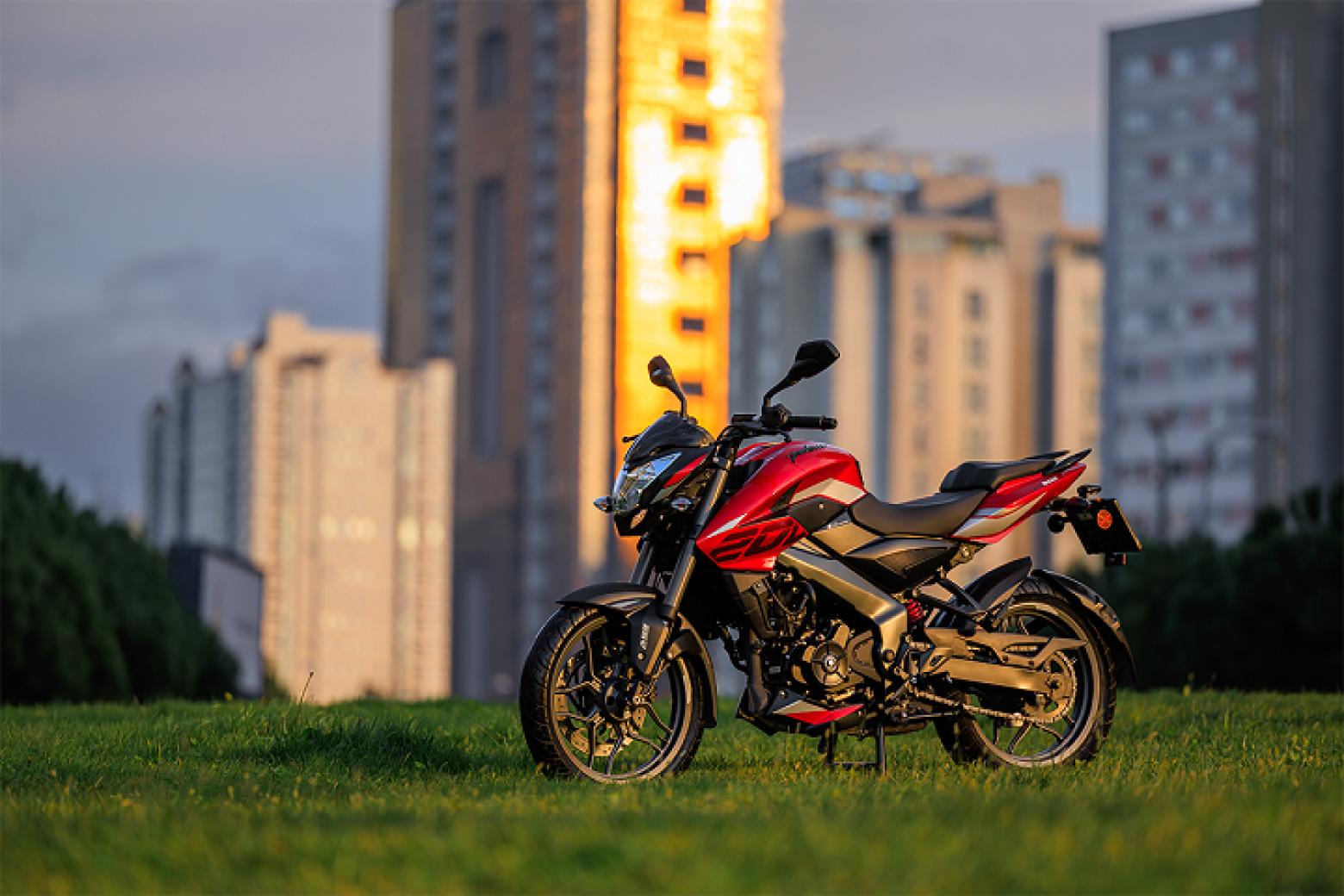 Bajaj Pulsar NS 200 UG - 24.5hp, 18.7Nm tork, 145 km/h en yüksek hız