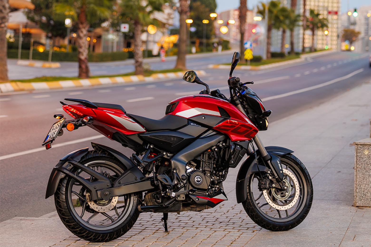 Bajaj Pulsar NS 200 UG - 24.5hp, 18.7Nm tork, 145 km/h en yüksek hız