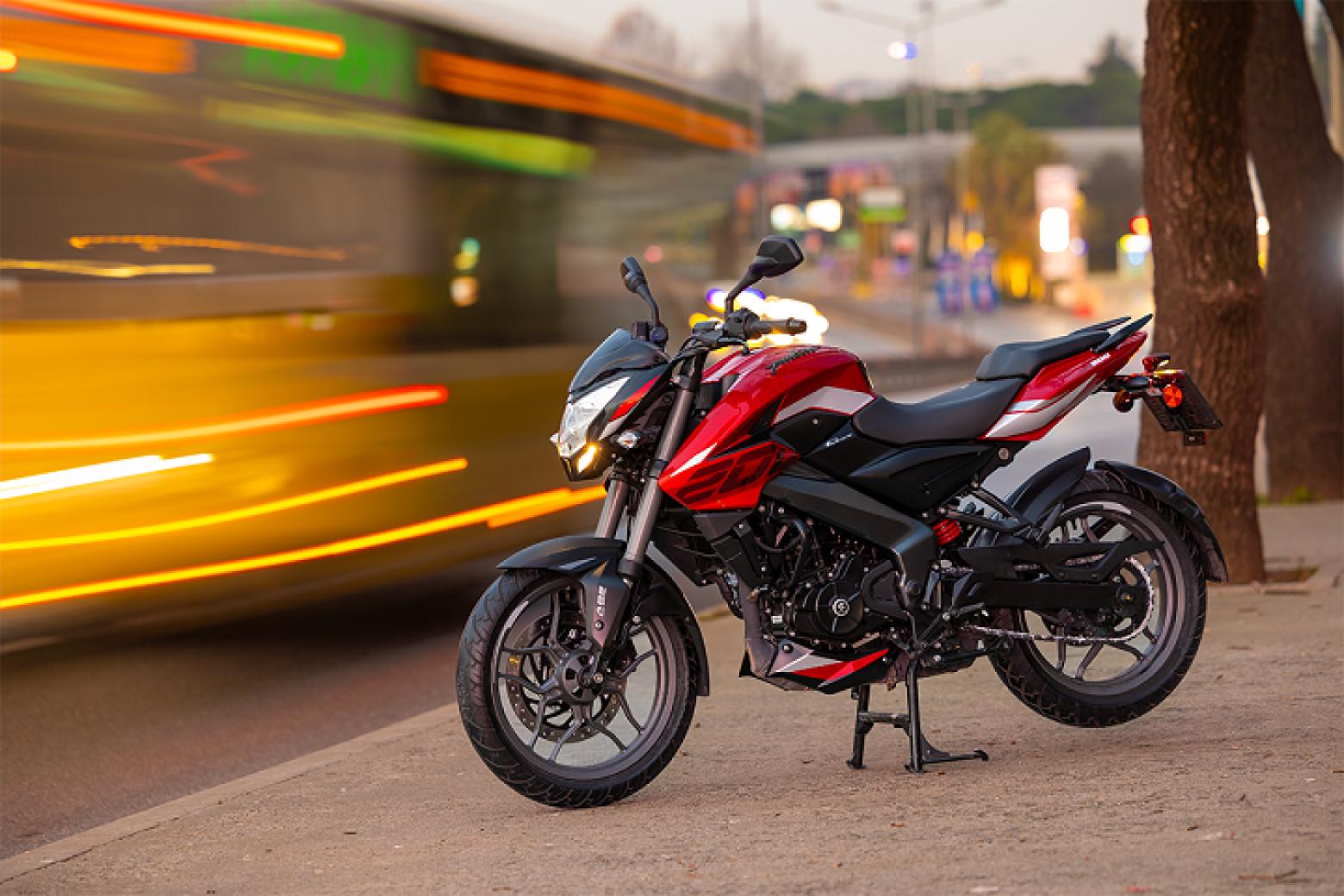 Bajaj Pulsar NS 200 UG - 24.5hp, 18.7Nm tork, 145 km/h en yüksek hız