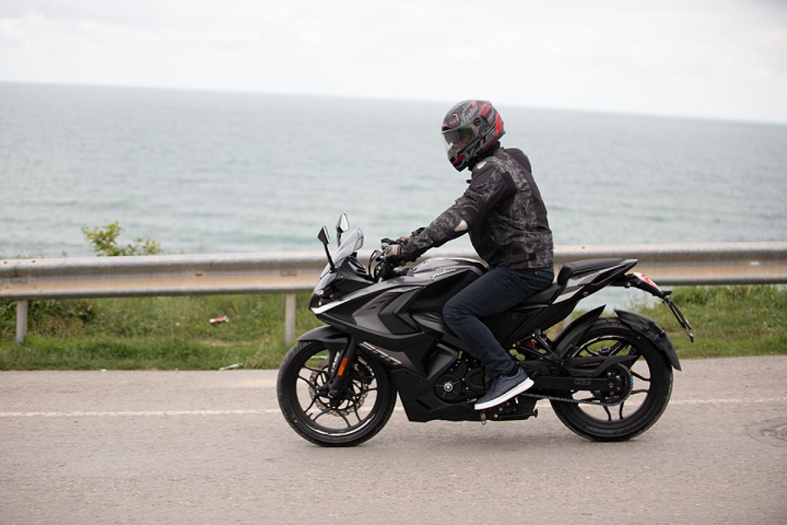 Bajaj Pulsar RS 200 - 24.4hp, 18.3Nm tork, 146 km/h en yüksek hız