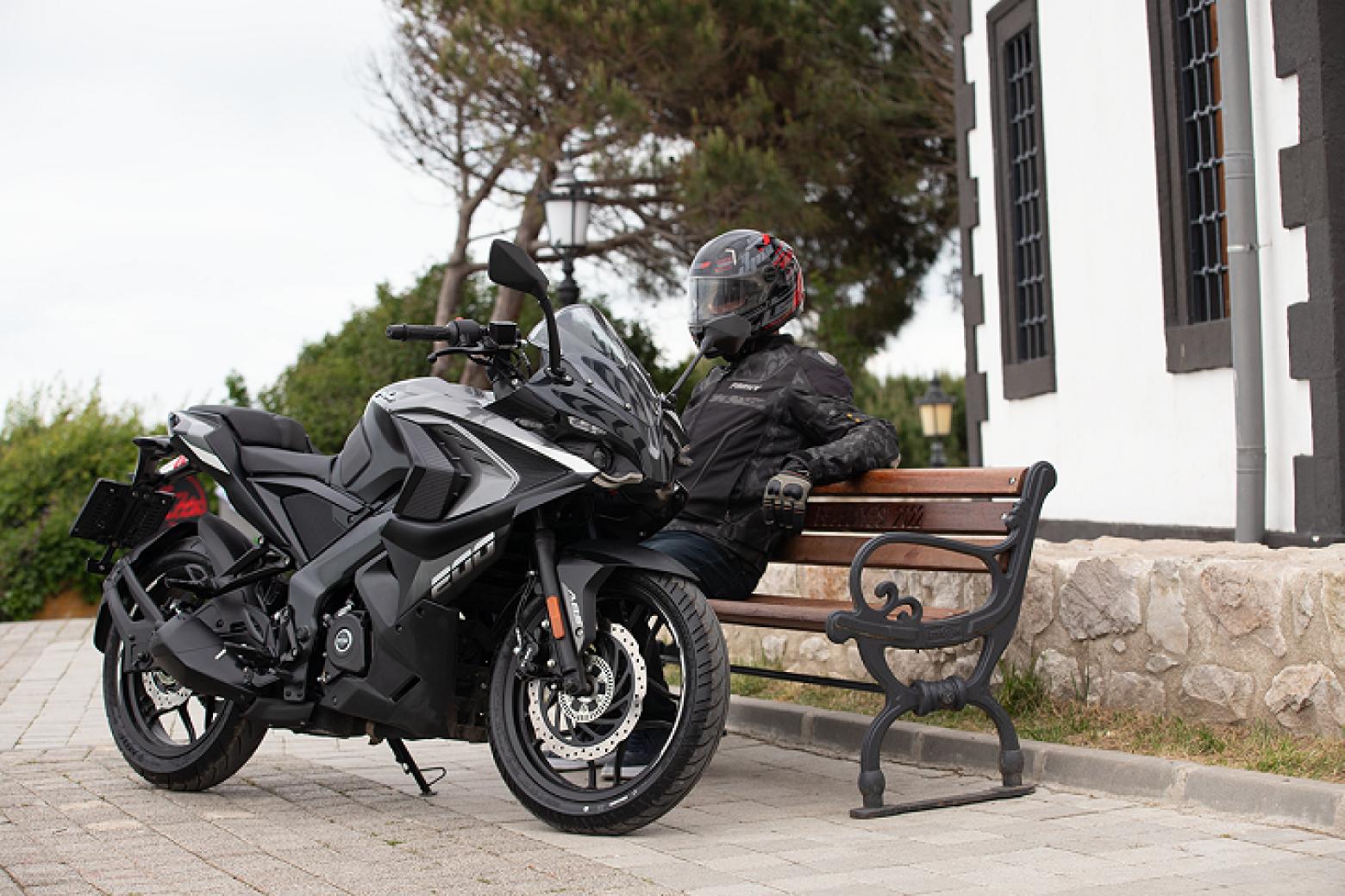 Bajaj Pulsar RS 200 - 24.4hp, 18.3Nm tork, 146 km/h en yüksek hız