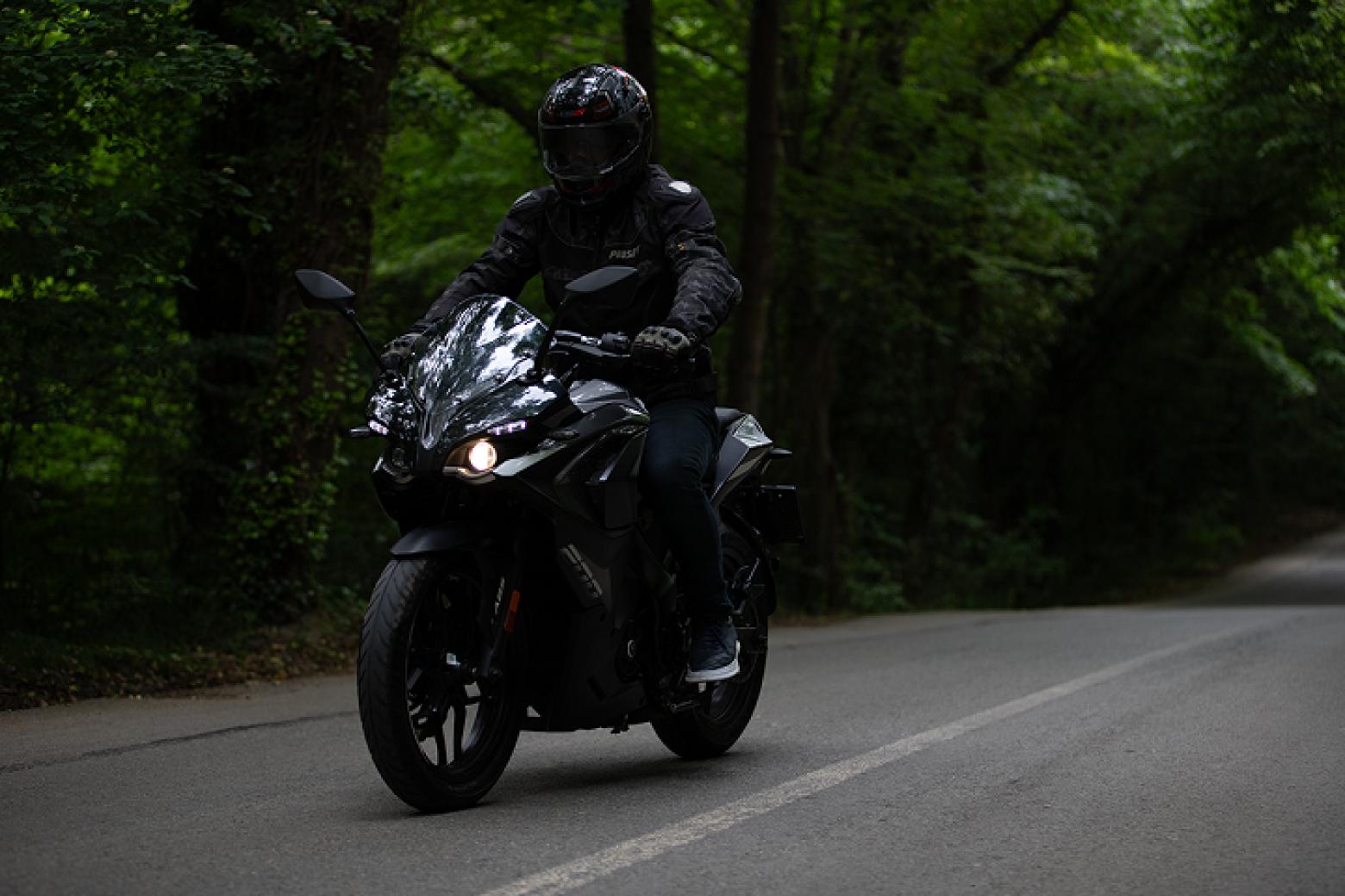 Bajaj Pulsar RS 200 - 24.4hp, 18.3Nm tork, 146 km/h en yüksek hız