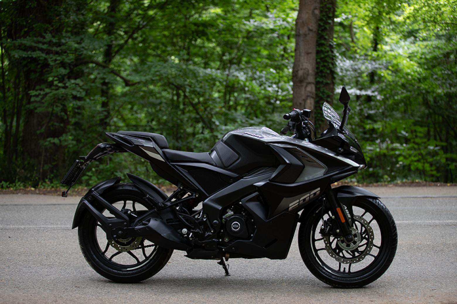 Bajaj Pulsar RS 200 - 24.4hp, 18.3Nm tork, 146 km/h en yüksek hız