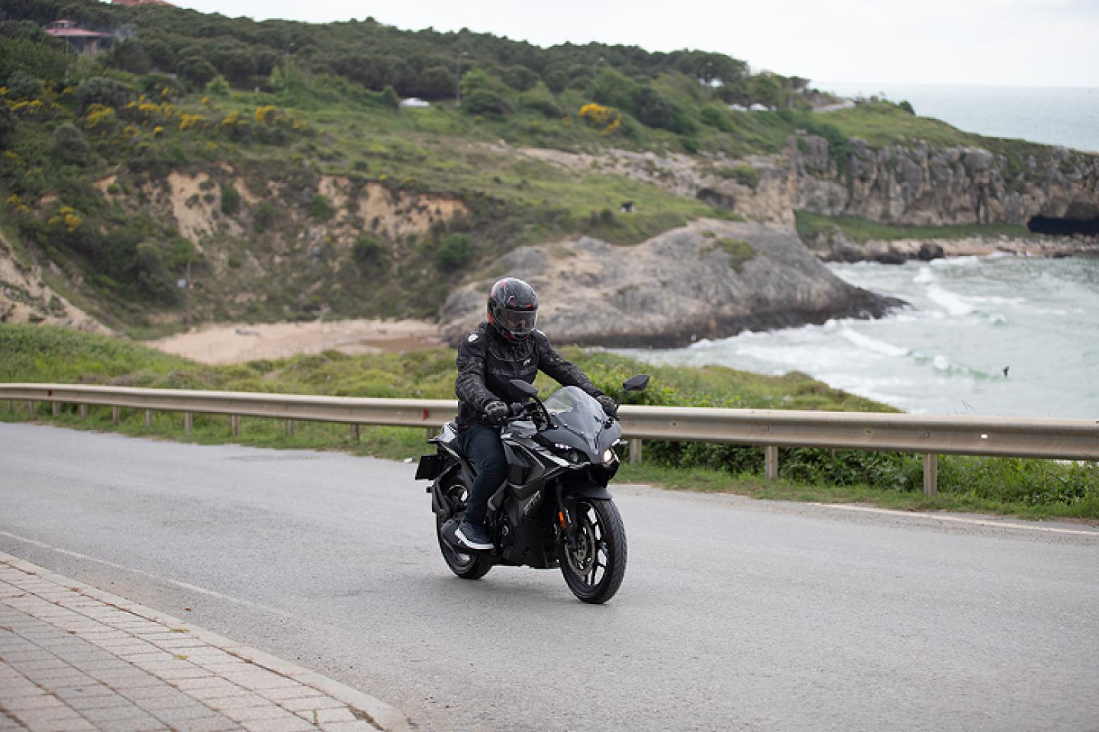 Bajaj Pulsar RS 200 - 24.4hp, 18.3Nm tork, 146 km/h en yüksek hız