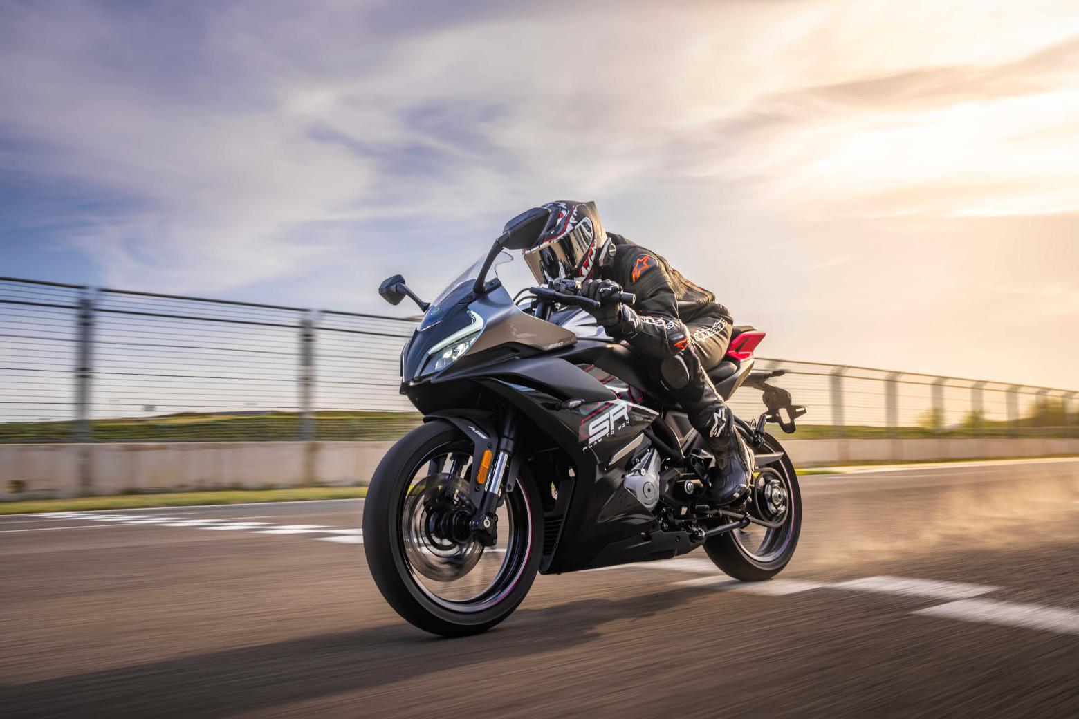 CF MOTO 250SR - 28hp, 22Nm tork, 160 km/h en yüksek hız