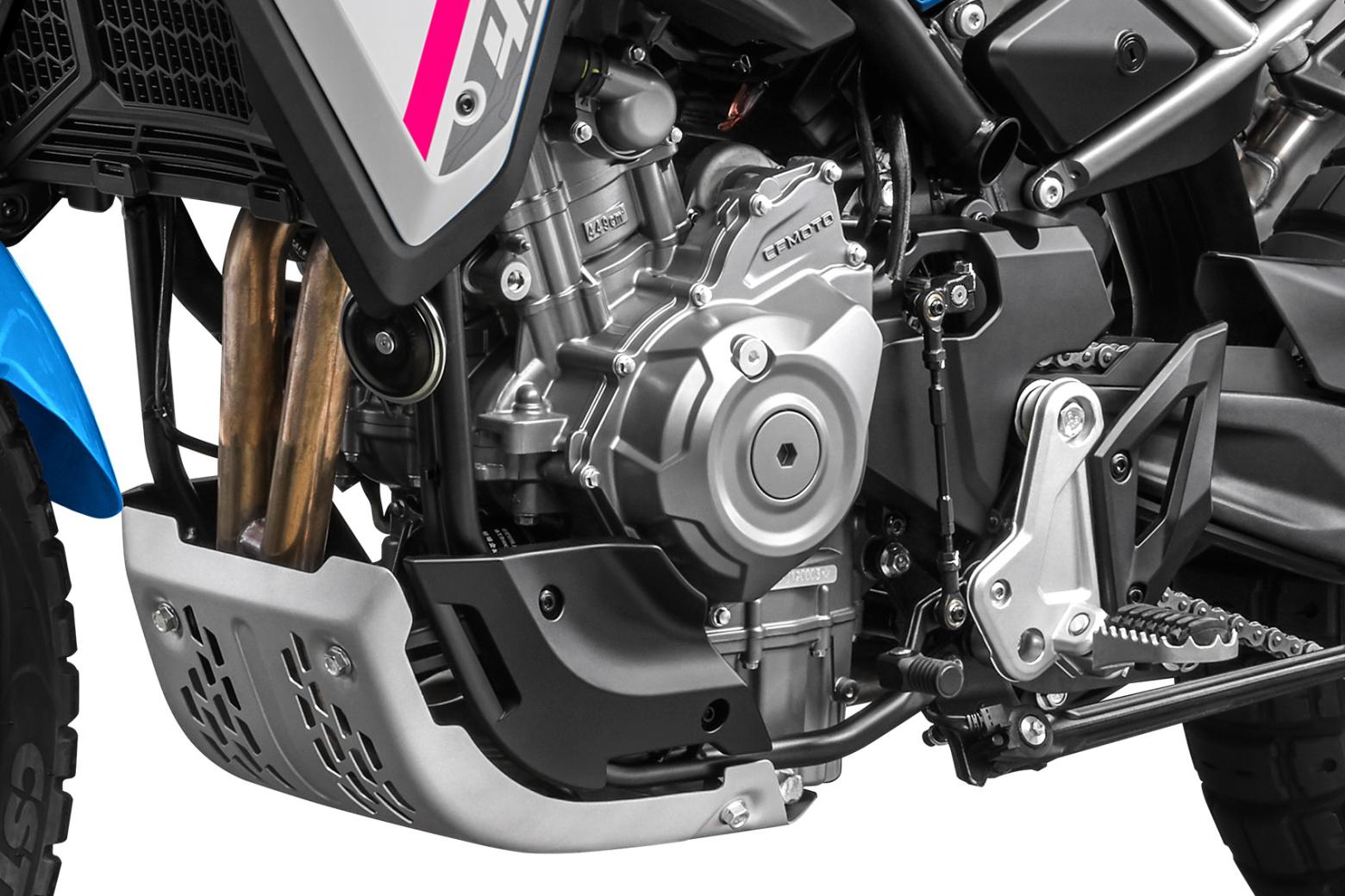 CF Moto 450 MT - 43.6hp, 44Nm tork, 180 km/h en yüksek hız