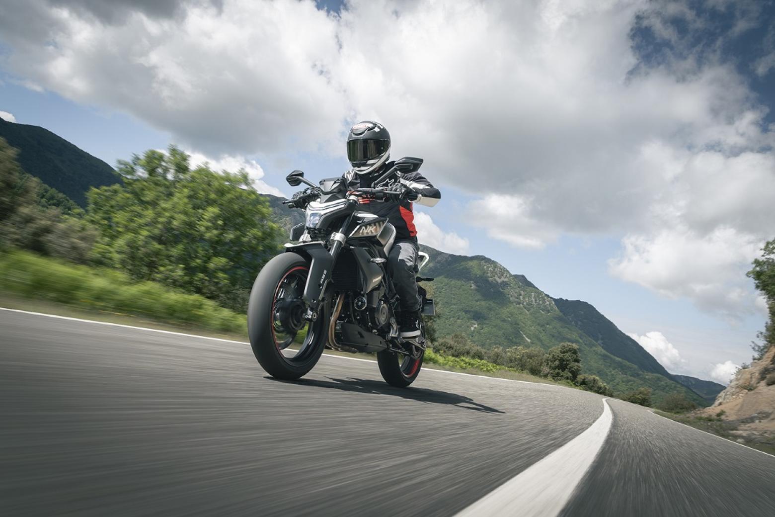 CF MOTO 450NK - 50hp, 39Nm tork, 210 km/h en yüksek hız