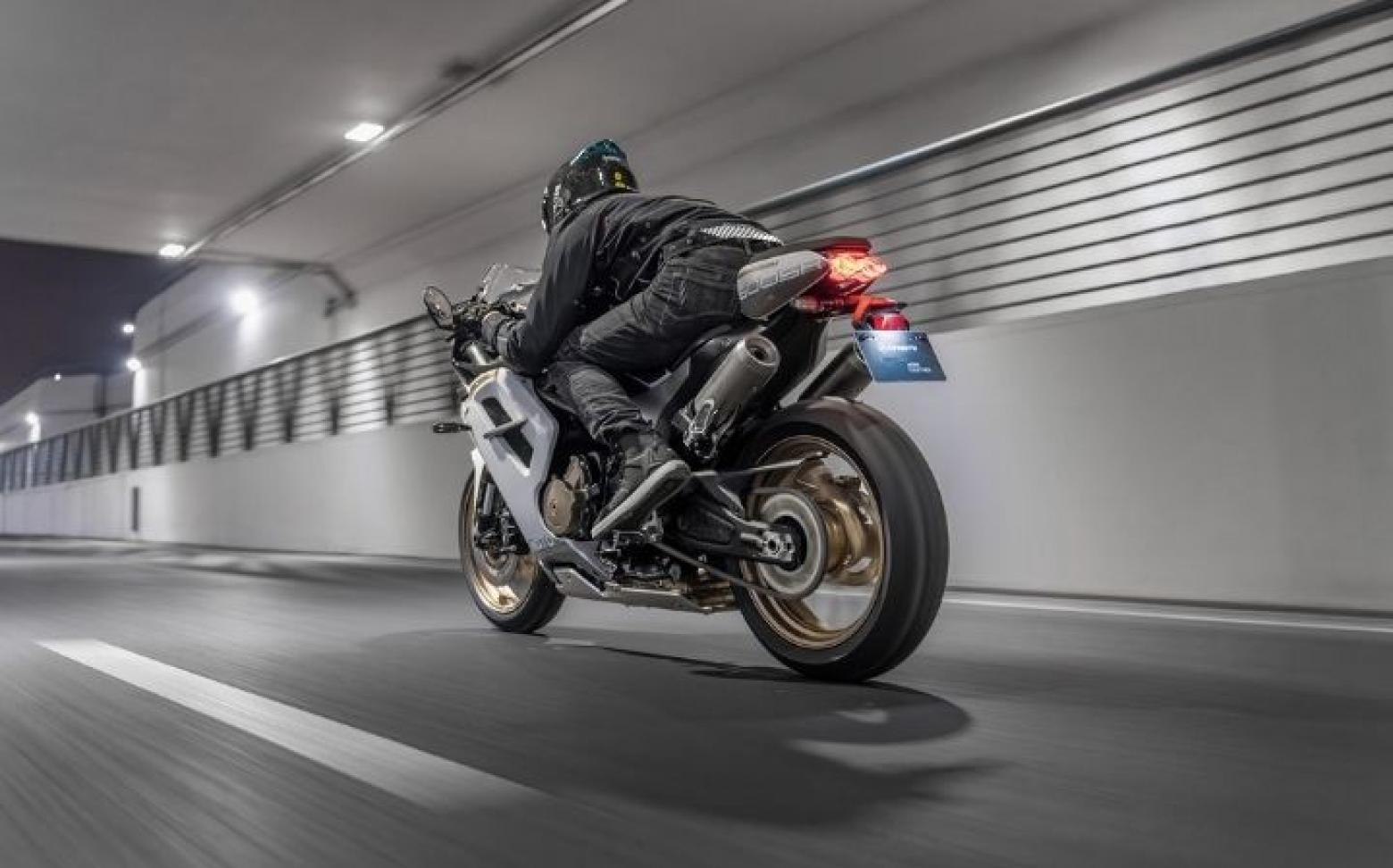 CF MOTO 500SR VOOM - 78hp, 49Nm tork, 239 km/h en yüksek hız