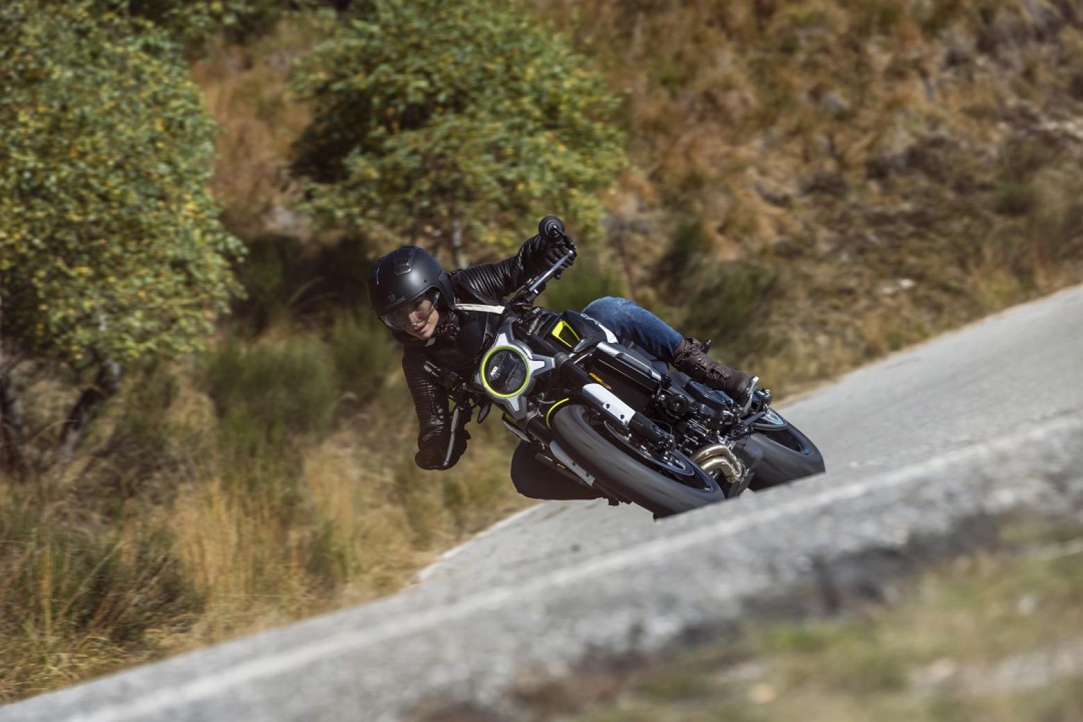 CF MOTO 700CL-X SPORT - 74hp, 68Nm tork, 220 km/h en yüksek hız