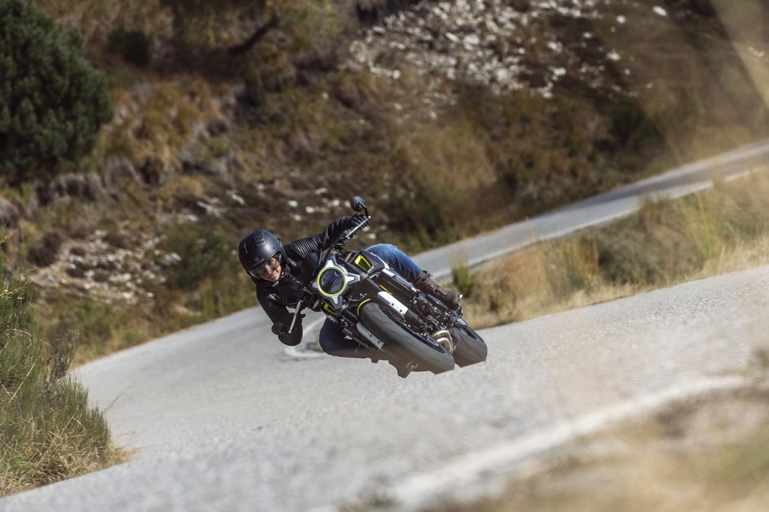 CF MOTO 700CL-X SPORT - 74hp, 68Nm tork, 220 km/h en yüksek hız