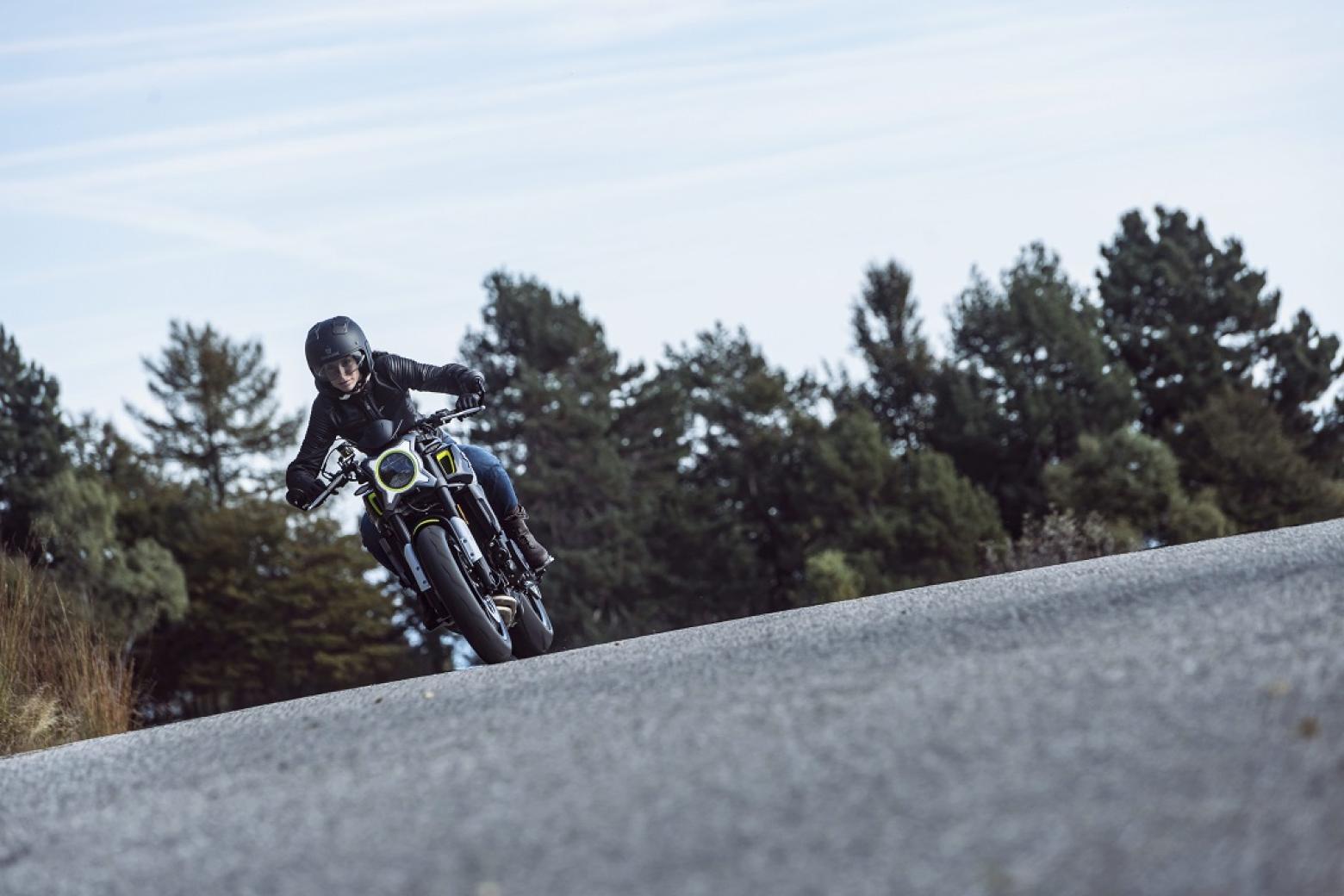 CF MOTO 700CL-X SPORT - 74hp, 68Nm tork, 220 km/h en yüksek hız