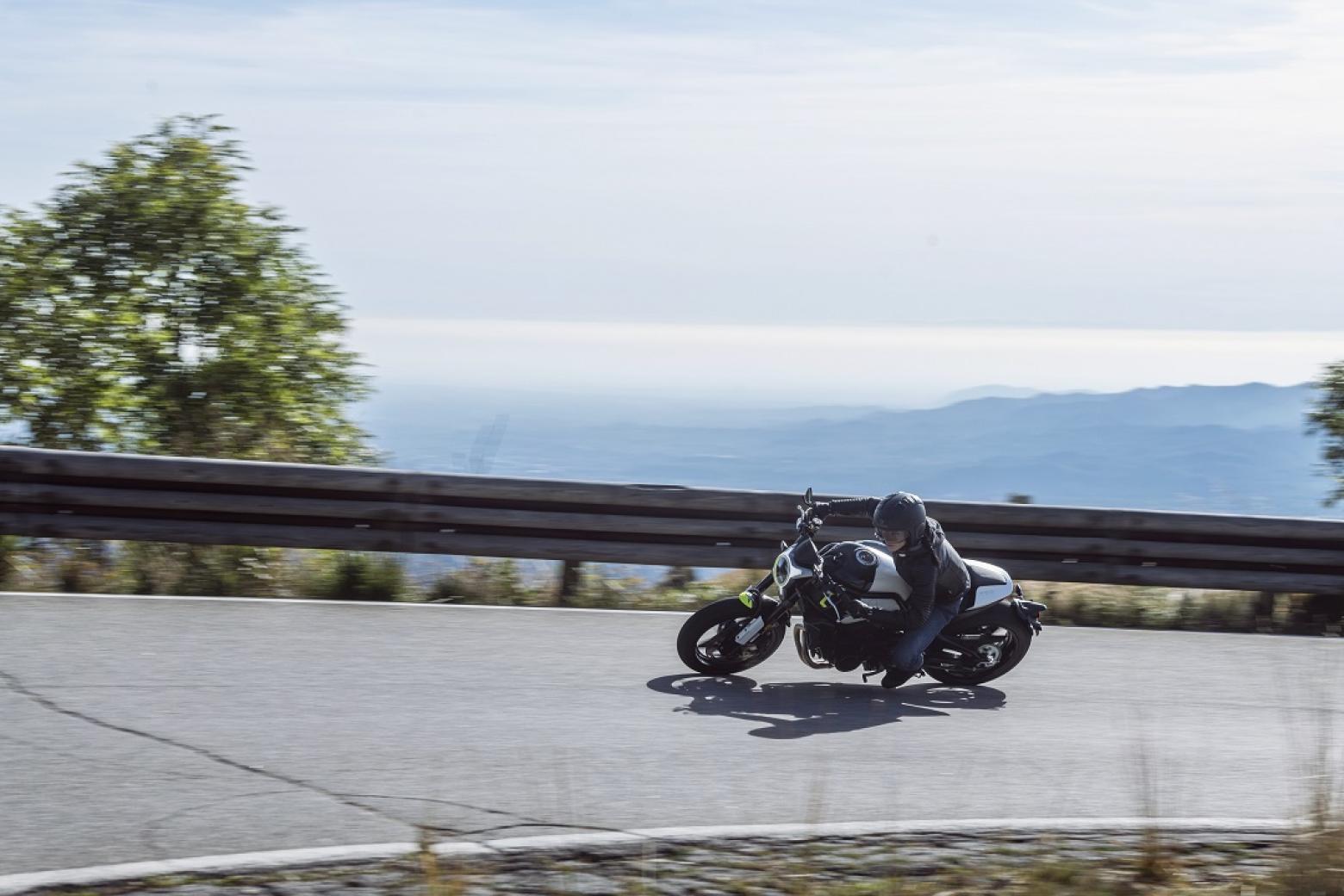 CF MOTO 700CL-X SPORT - 74hp, 68Nm tork, 220 km/h en yüksek hız