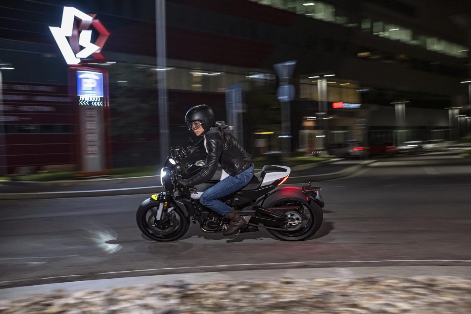 CF MOTO 700CL-X SPORT - 74hp, 68Nm tork, 220 km/h en yüksek hız