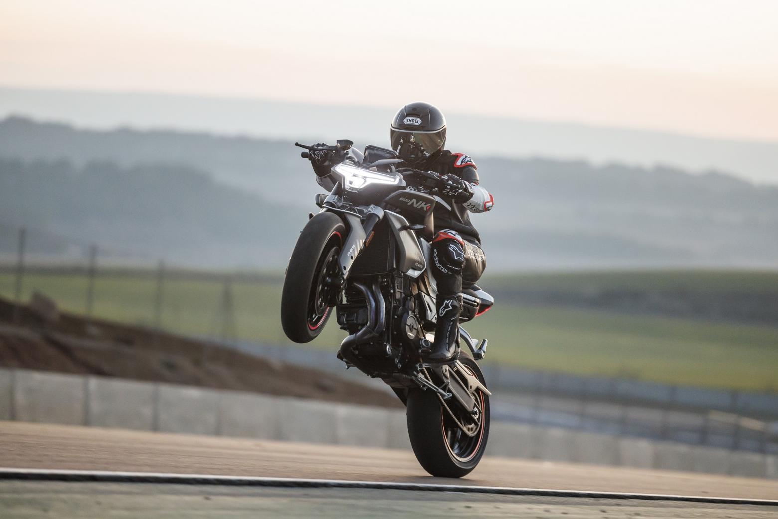 CF MOTO 800NK - 100.8hp, 81Nm tork, 270 km/h en yüksek hız