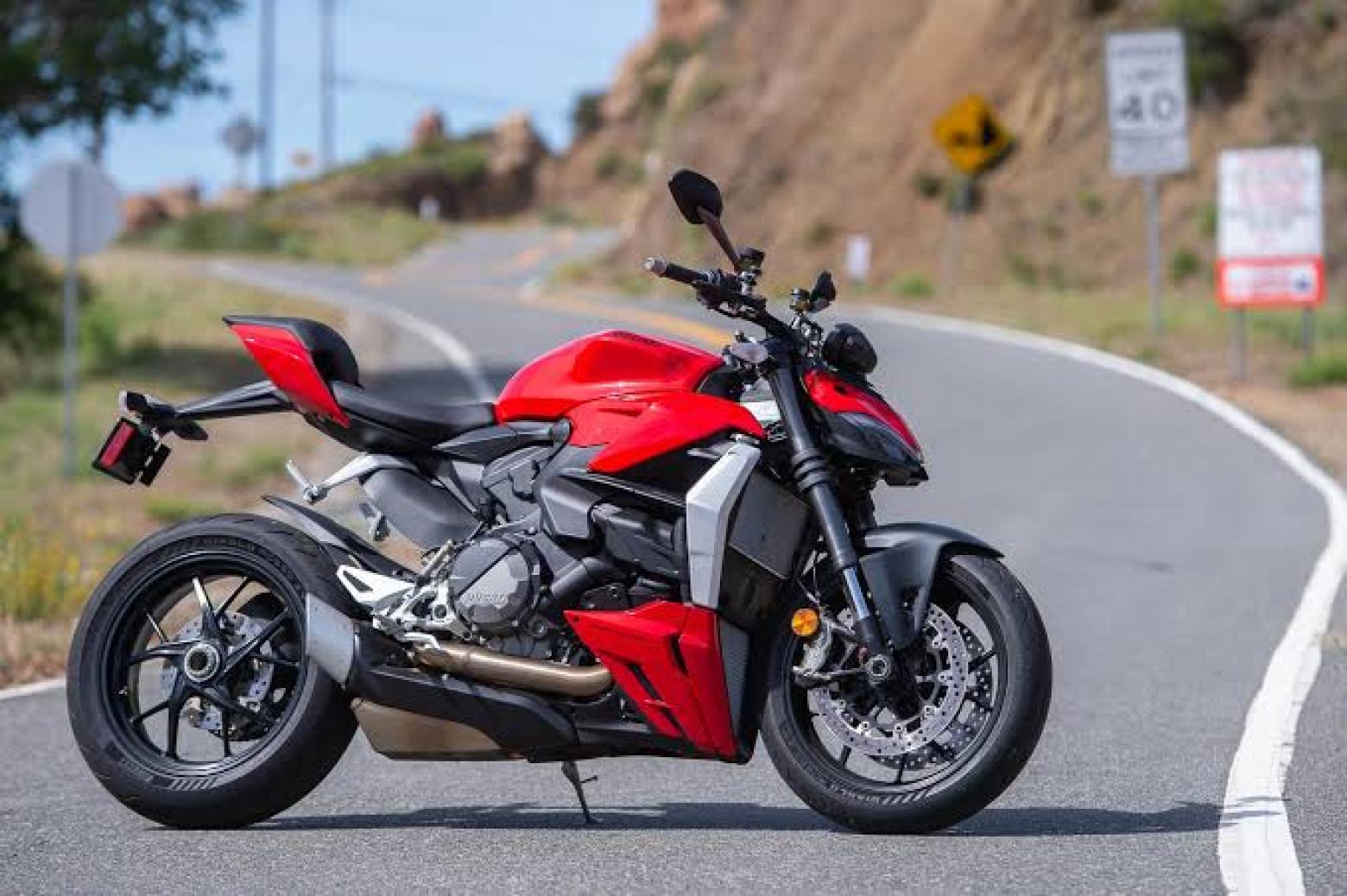 Ducati Street Fighter V2 - 153hp, 101.4Nm tork, 270 km/h en yüksek hız