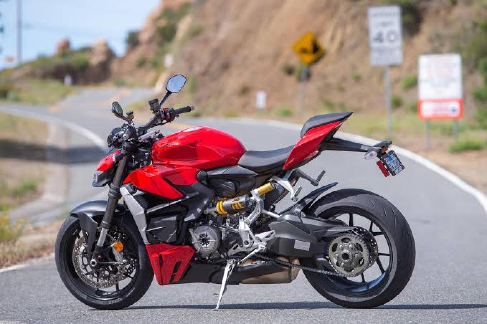 Ducati Street Fighter V2 - 153hp, 101.4Nm tork, 270 km/h en yüksek hız