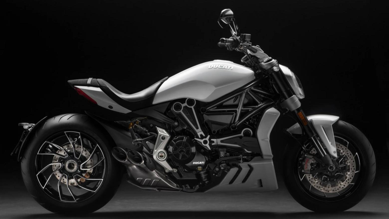 Ducati XDiavel V4 - 160hp, 127Nm tork, 240 km/h en yüksek hız