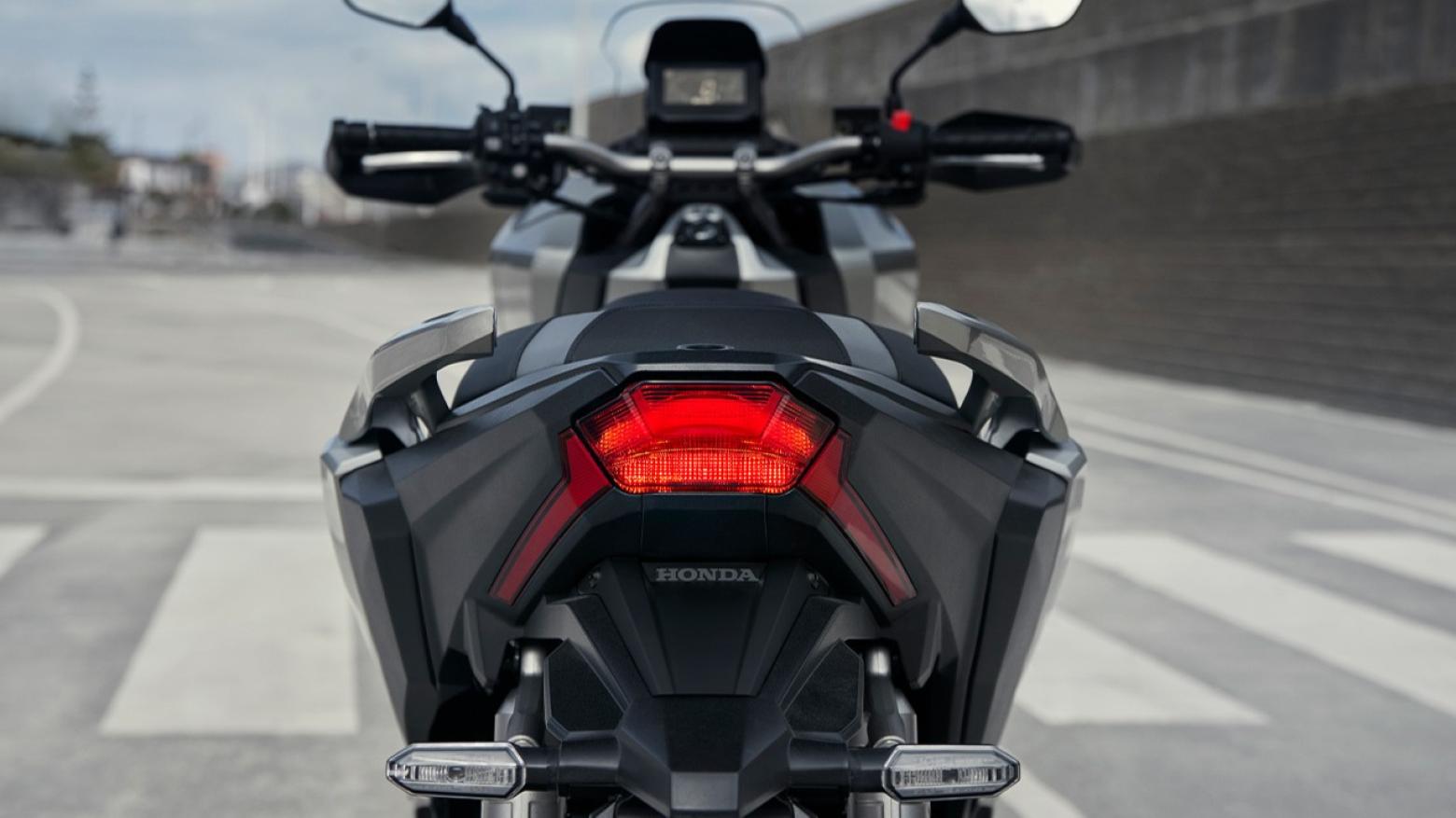 Honda ADV350 - 29.2hp, 31.5Nm tork, 153 km/h en yüksek hız