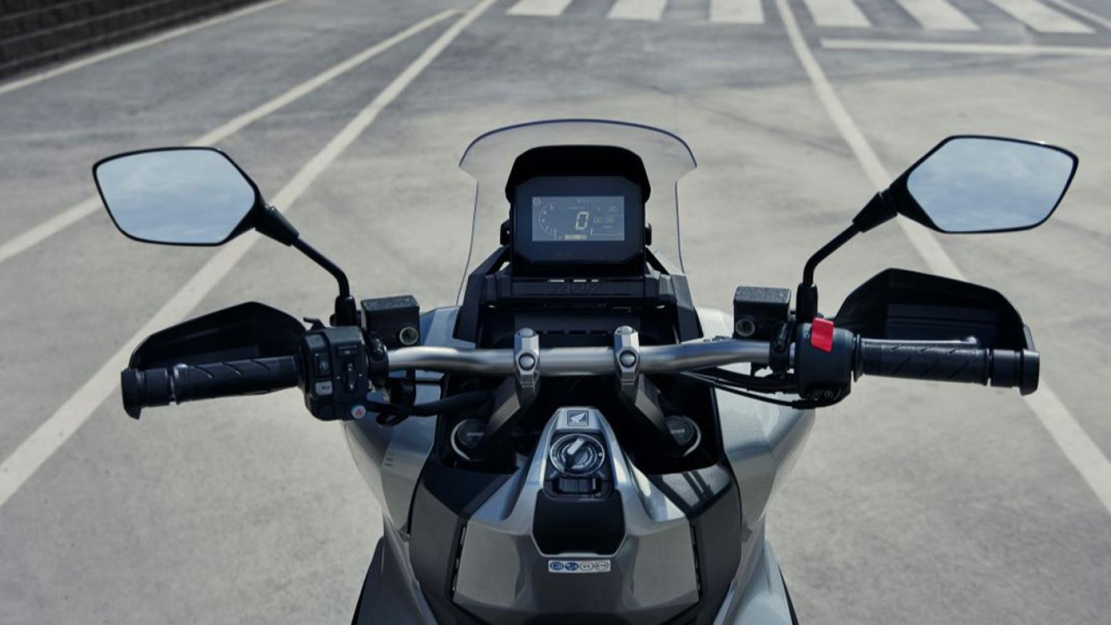 Honda ADV350 - 29.2hp, 31.5Nm tork, 153 km/h en yüksek hız