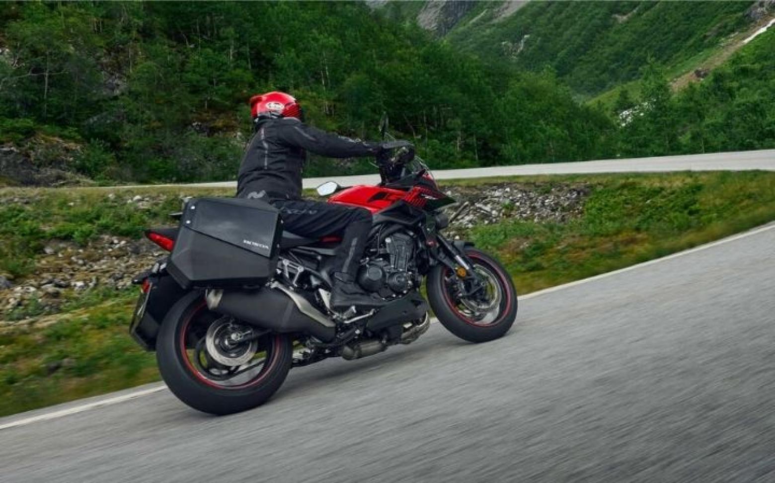Honda CB1000GT - 150hp, 102Nm tork, 250 km/h en yüksek hız