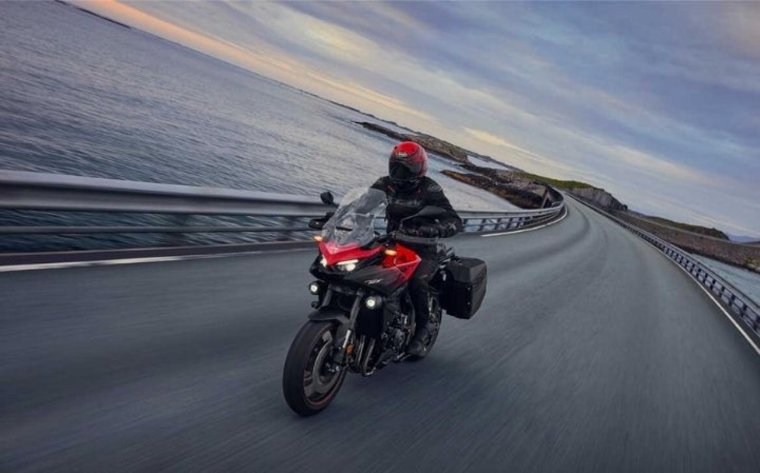Honda CB1000GT - 150hp, 102Nm tork, 250 km/h en yüksek hız