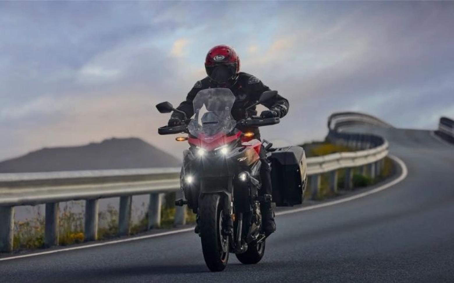 Honda CB1000GT - 150hp, 102Nm tork, 250 km/h en yüksek hız