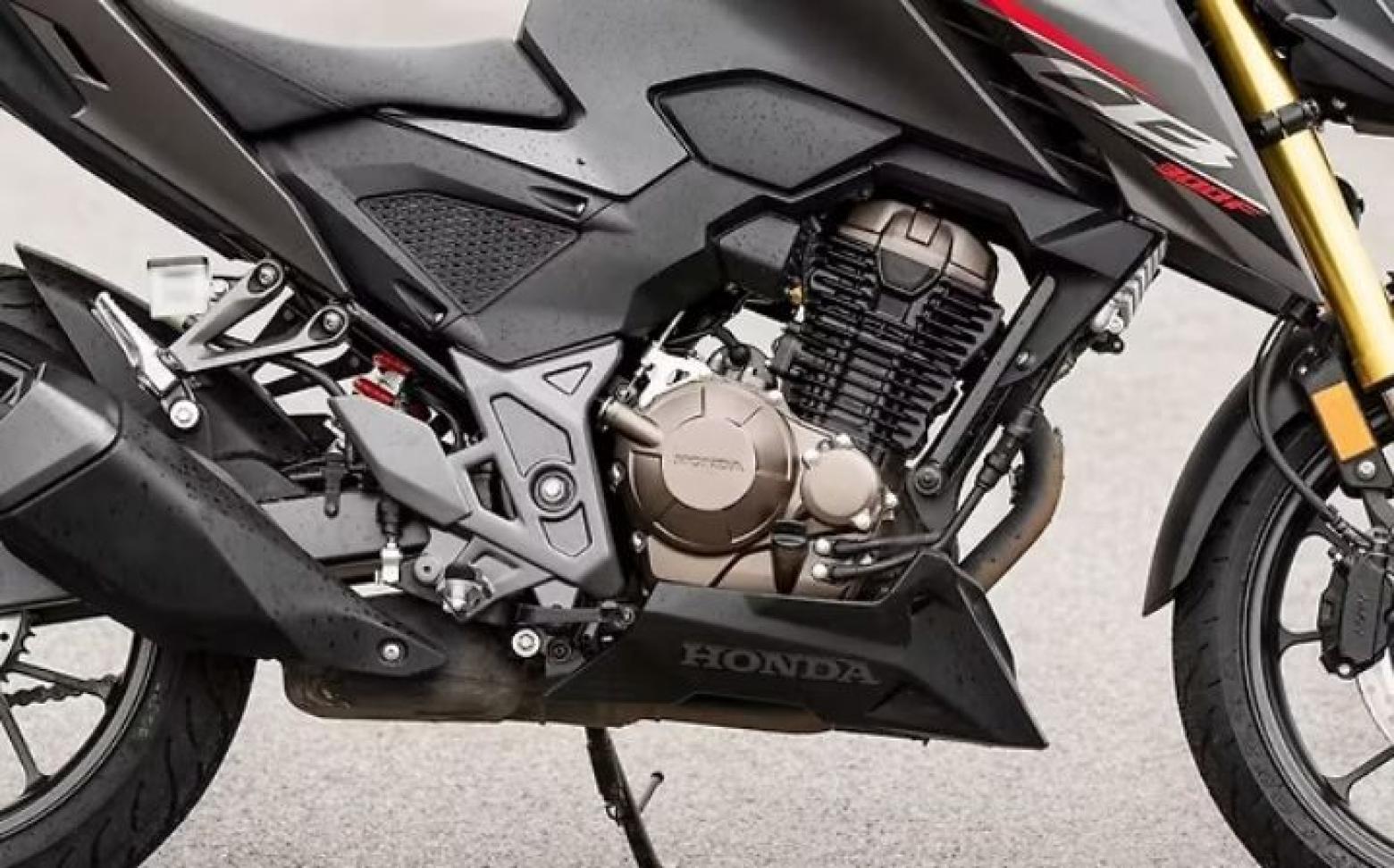 Honda CB300F - 24.1hp, 25.6Nm tork, 155 km/h en yüksek hız
