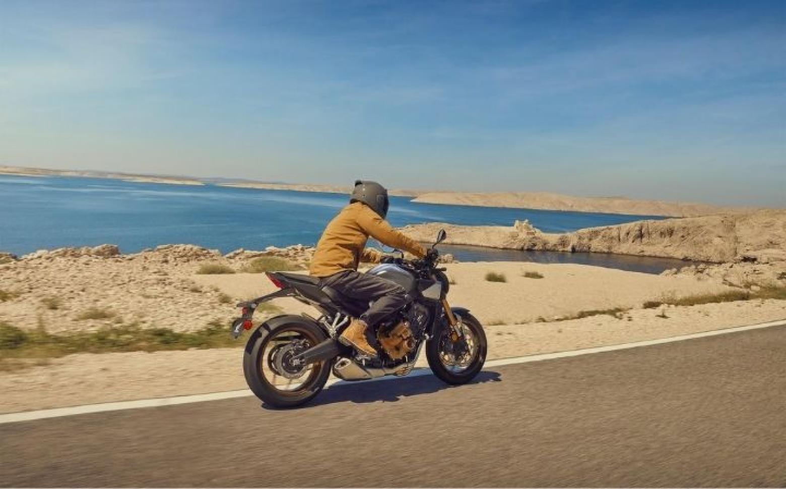 Honda CB650R - 95hp, 63Nm tork, 230 km/h en yüksek hız