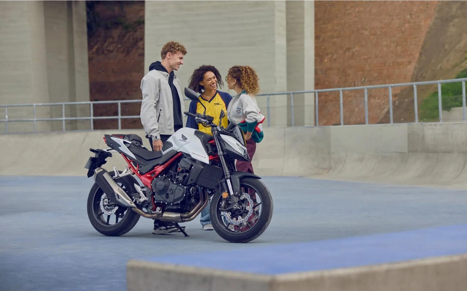 Honda CB750 Hornet - 92hp, 75Nm tork, 224 km/h en yüksek hız