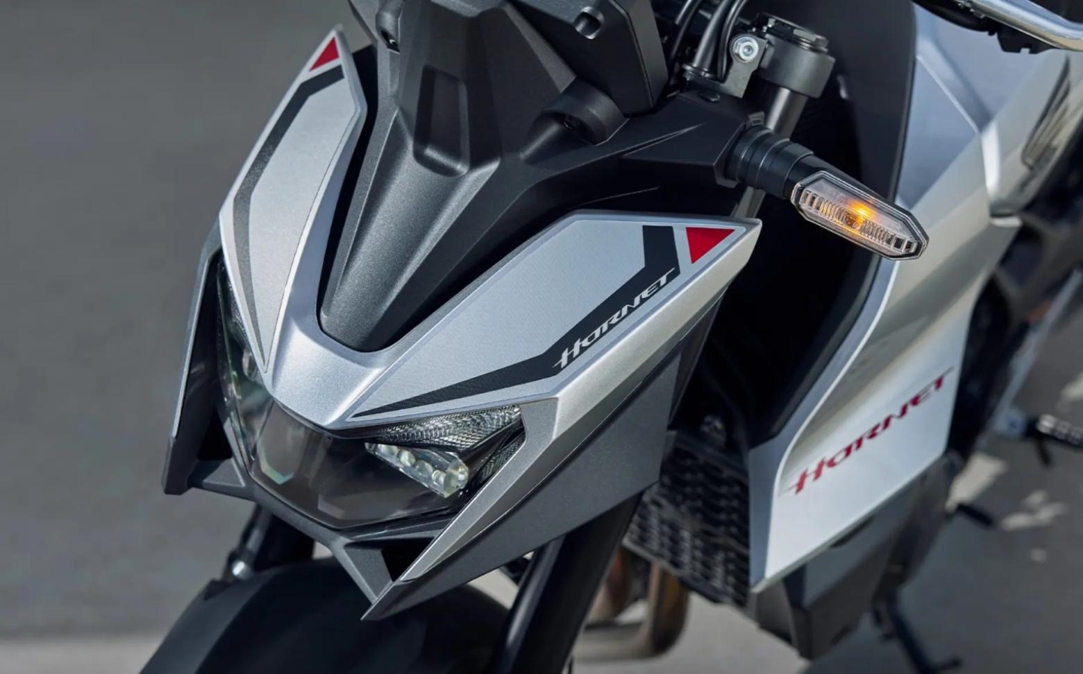 Honda CB750 Hornet - 92hp, 75Nm tork, 224 km/h en yüksek hız