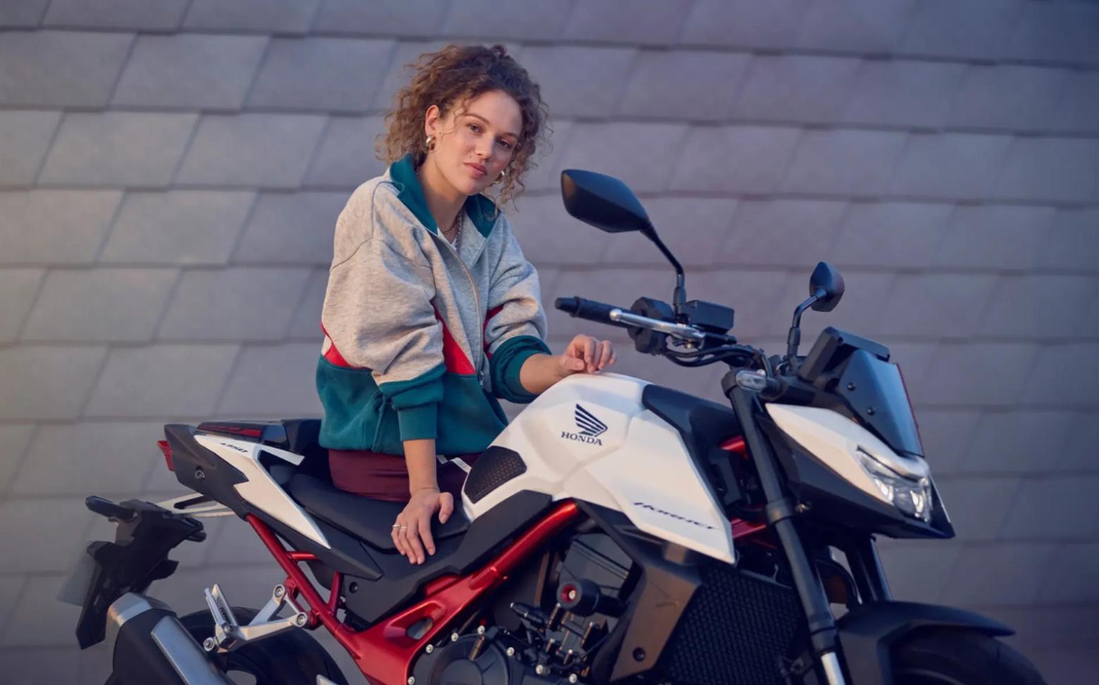 Honda CB750 Hornet - 92hp, 75Nm tork, 224 km/h en yüksek hız