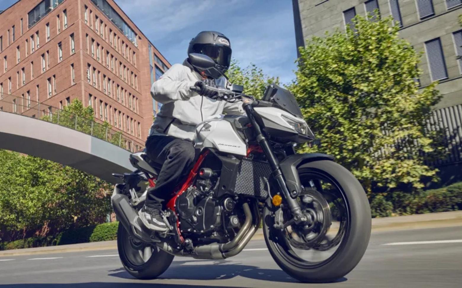 Honda CB750 Hornet - 92hp, 75Nm tork, 224 km/h en yüksek hız