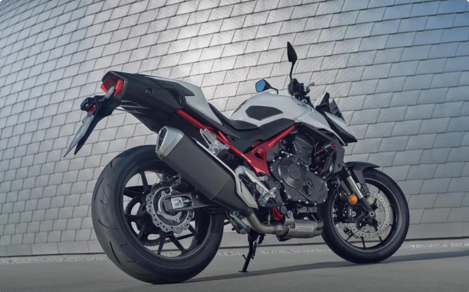 Honda CB750 Hornet - 92hp, 75Nm tork, 224 km/h en yüksek hız