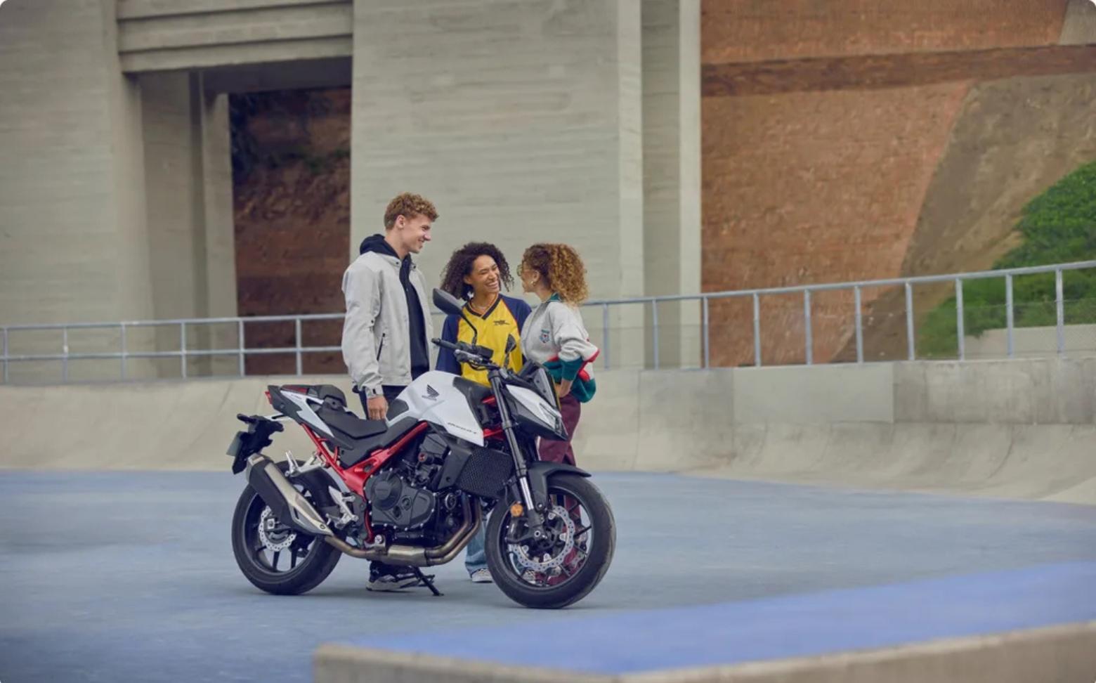 Honda CB750 Hornet - 92hp, 75Nm tork, 224 km/h en yüksek hız