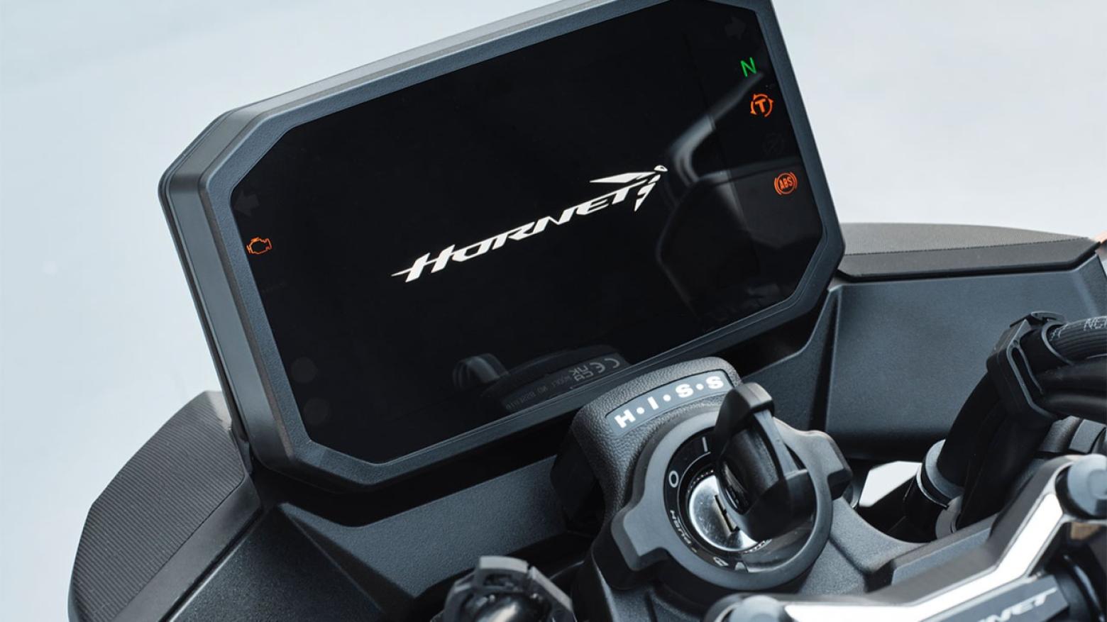 Honda CB750 HORNET  - 92hp, 75Nm tork, 220 km/h en yüksek hız