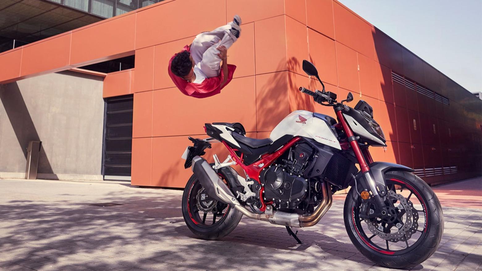 Honda CB750 HORNET  - 92hp, 75Nm tork, 220 km/h en yüksek hız