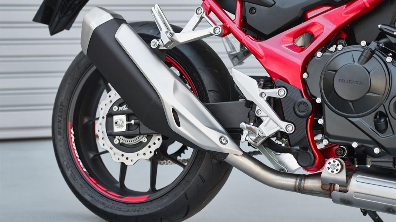 Honda CB750 HORNET  - 92hp, 75Nm tork, 220 km/h en yüksek hız