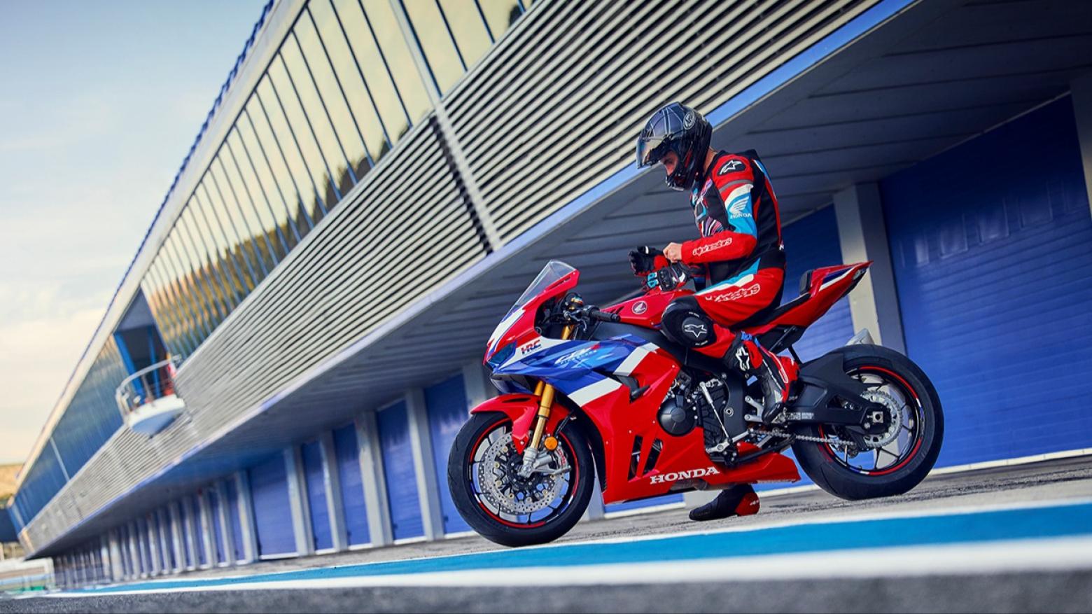 Honda CBR1000RR-R - 217.5hp, 112Nm tork, 330 km/h en yüksek hız