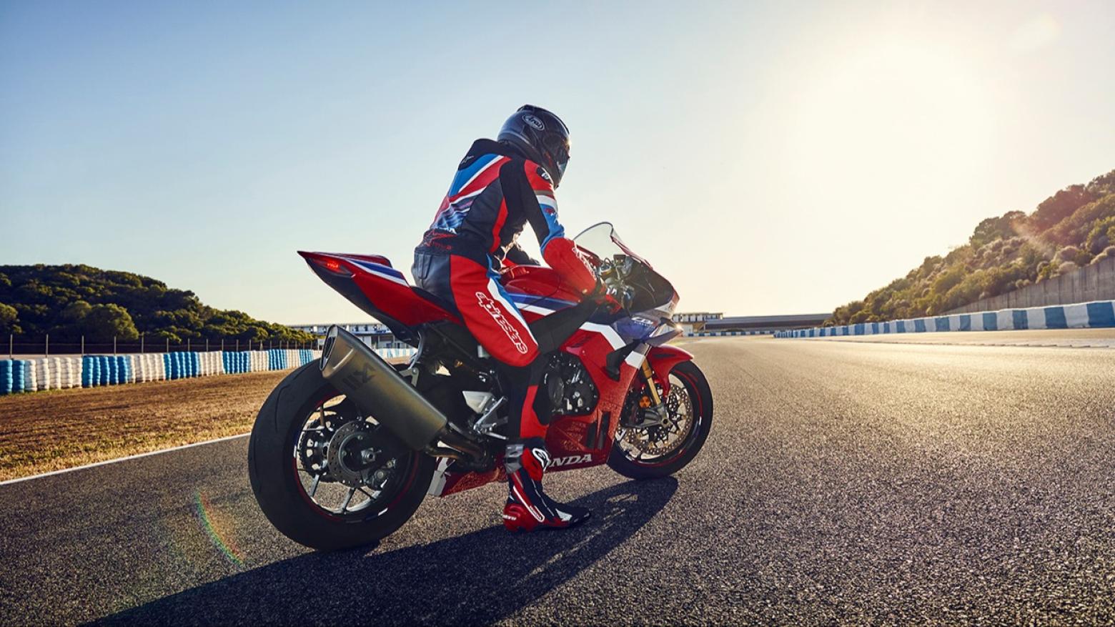 Honda CBR1000RR-R - 217.5hp, 112Nm tork, 330 km/h en yüksek hız